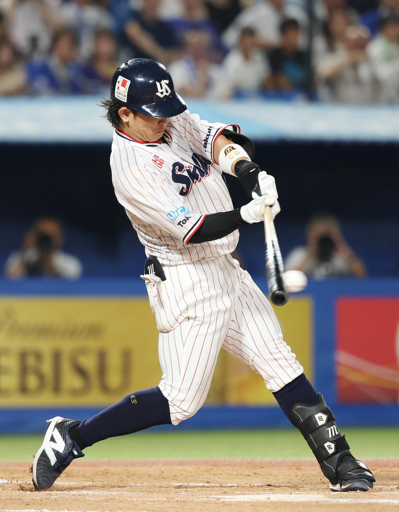 ヤクルト対中日　6回裏ヤクルト無死一、二塁、適時打を放つ増田珠（撮影・増田悦実）