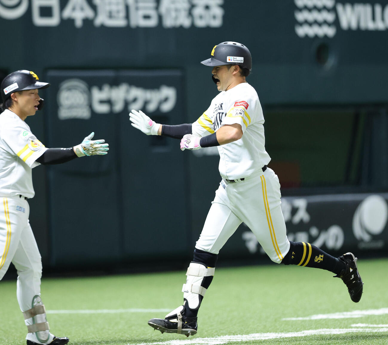 ソフトバンク対オリックス　2回裏ソフトバンク無死、山本恵大は中越えに先制本塁打を放ち笑顔（撮影・梅根麻紀）