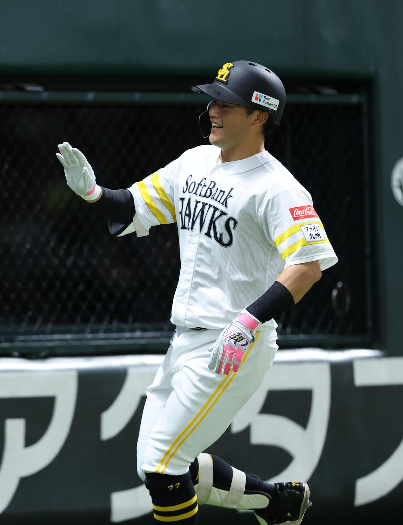 ソフトバンク対オリックス　2回裏ソフトバンク無死、山本恵大は中越えに先制本塁打を放ち笑顔（撮影・梅根麻紀）
