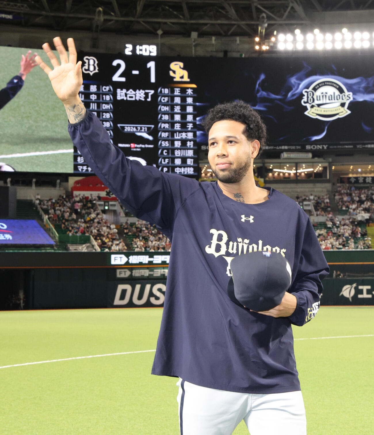 ソフトバンク対オリックス　勝利投手となったオリックスのエスピノーザは笑顔を見せる（撮影・梅根麻紀）