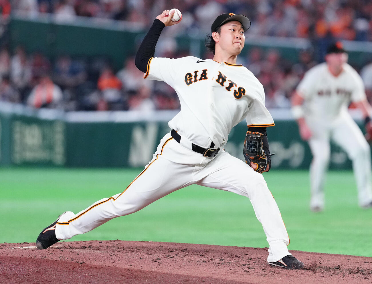 巨人対広島　先発し力投する巨人山崎伊織（撮影・鈴木みどり）