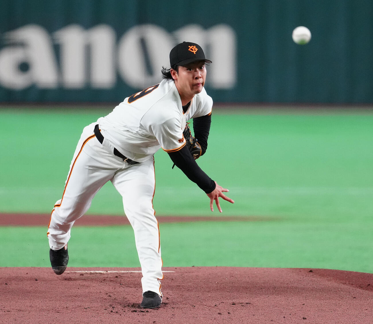 巨人対広島　先発し力投する巨人山崎伊織（撮影・鈴木みどり）
