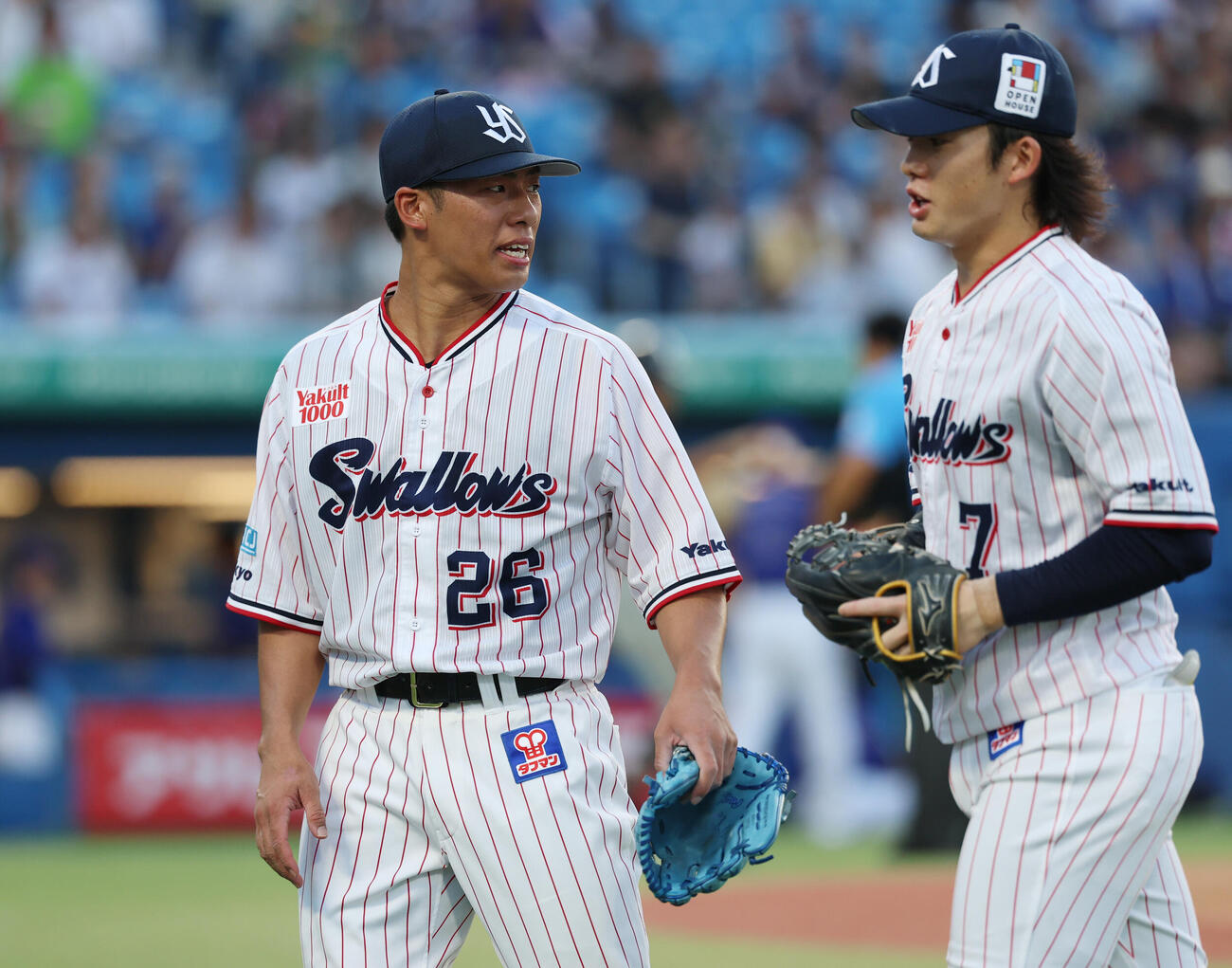 ヤクルト対中日　2回を終え悔しい表情でベンチに戻る山野太一（撮影・増田悦実）