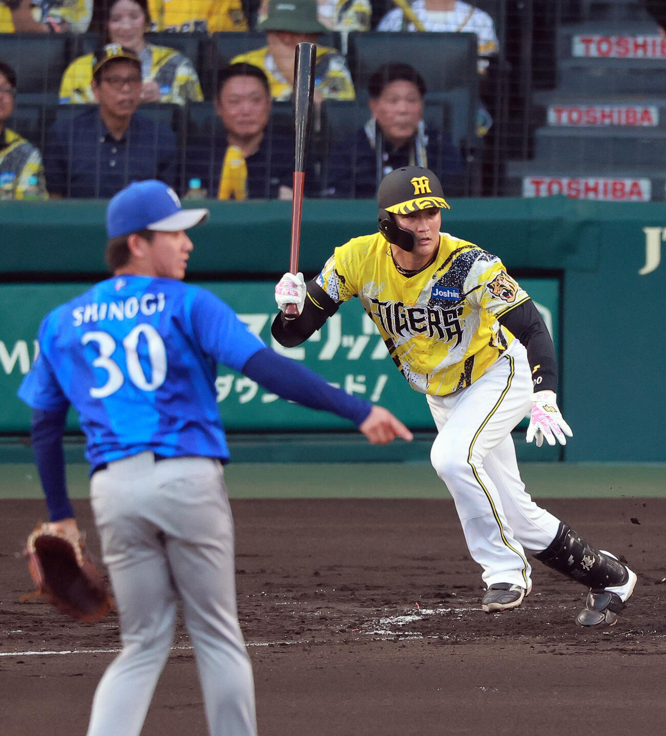 阪神対DeNA 2回裏阪神1死一塁、元山飛優は安打を放つ（撮影・上山淳一）