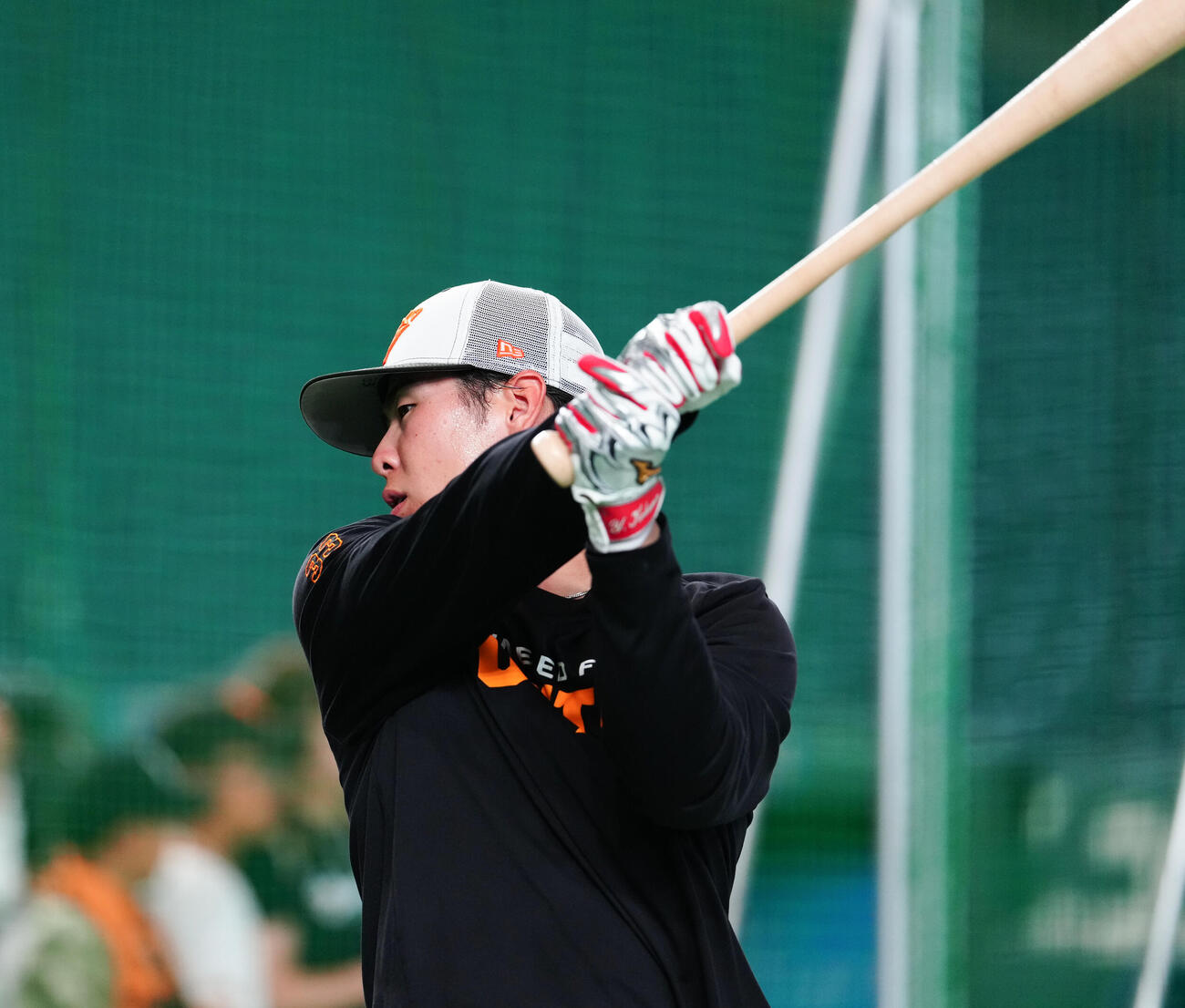 巨人対広島　試合前練習で汗を流す巨人小浜佑斗（撮影・鈴木みどり）