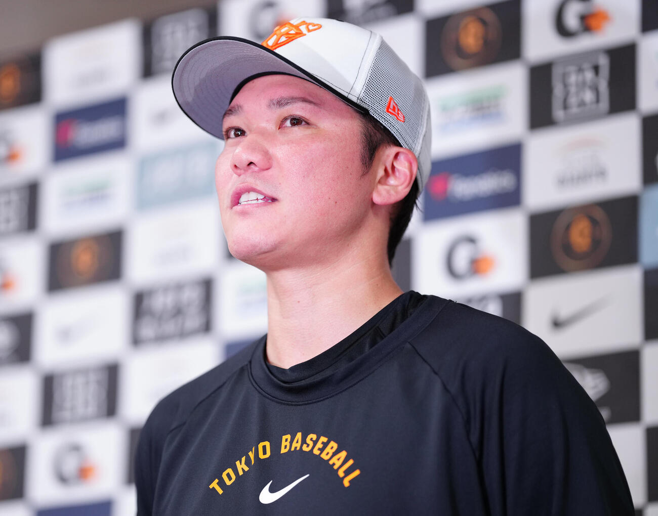 プラスワン投票でオールスターに選ばれ、取材に応じる巨人坂本勇人（撮影・鈴木みどり）