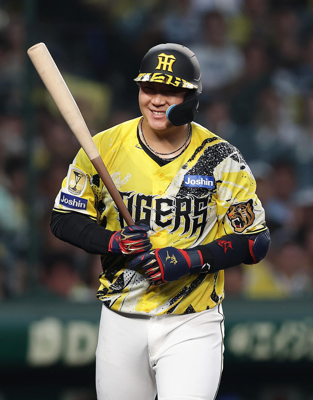 阪神対DeNA 3回裏阪神2死、藤浪晋太郎か死球を受けるも思わず笑みがこぼれる大山悠輔（撮影・前田充）