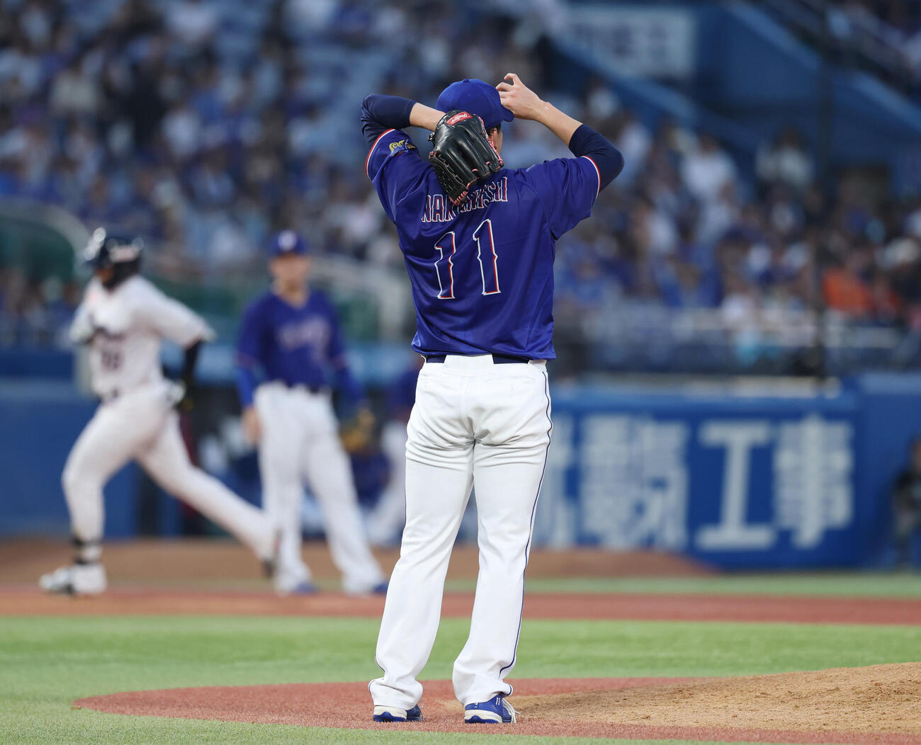 ヤクルト対中日　2回裏ヤクルト2死一、二塁、赤羽由紘に3点本塁打を浴びる中西聖輝（撮影・増田悦実）