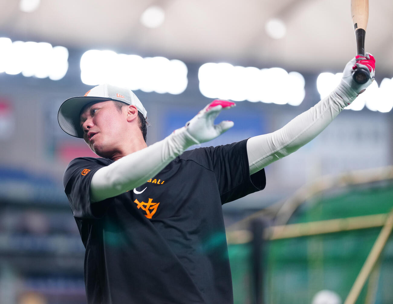 巨人対広島　試合前練習で汗を流す巨人坂本勇人（撮影・鈴木みどり）