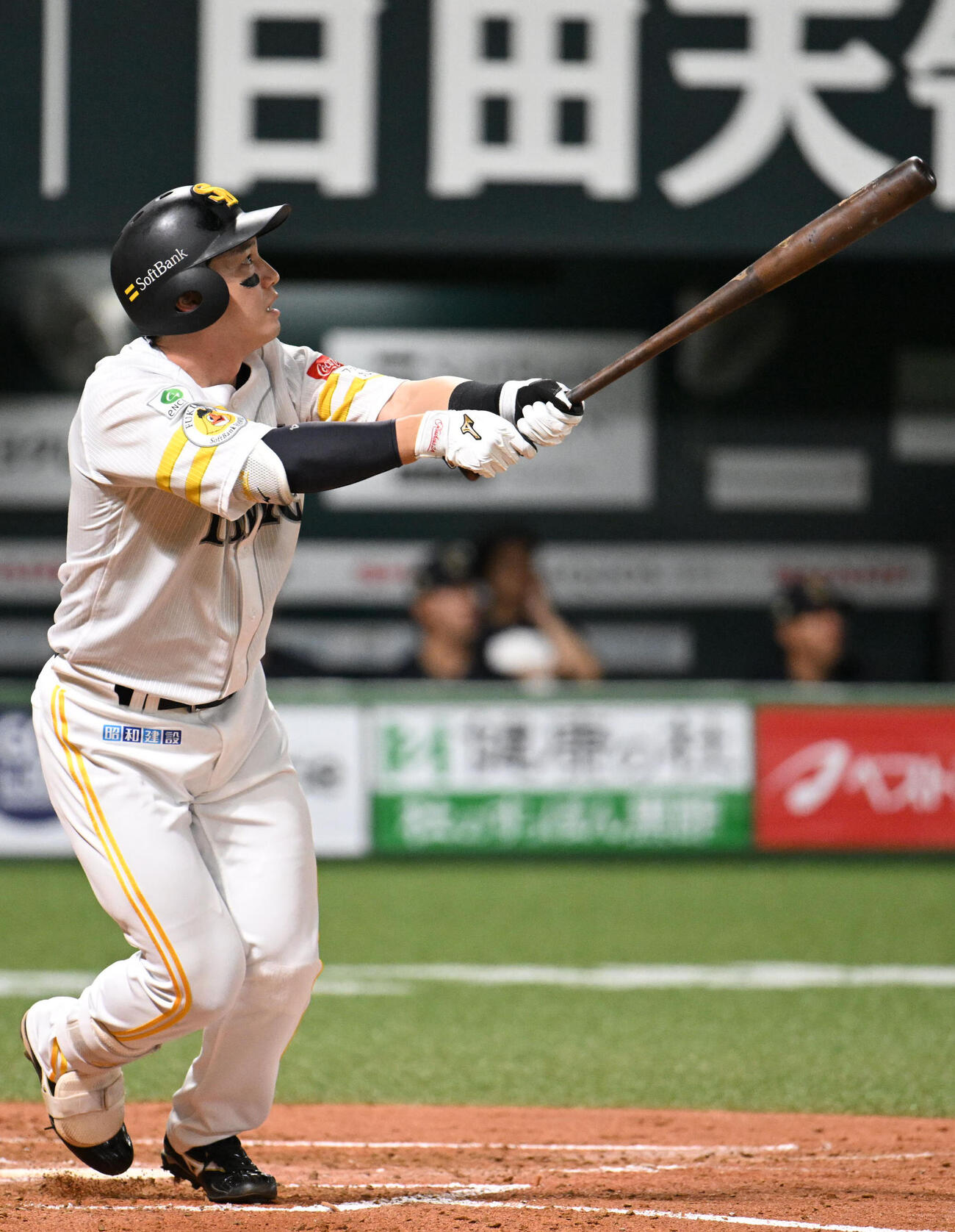 ソフトバンク対オリックス　1回裏ソフトバンク1死、栗原陵矢は左中間に本塁打を放つ（撮影・林敢治）