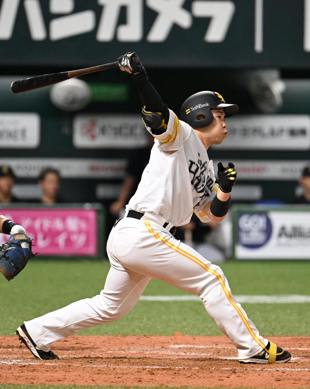 ソフトバンク対オリックス　3回裏ソフトバンク2死一塁、近藤健介は安打を放つ（撮影・林敢治）