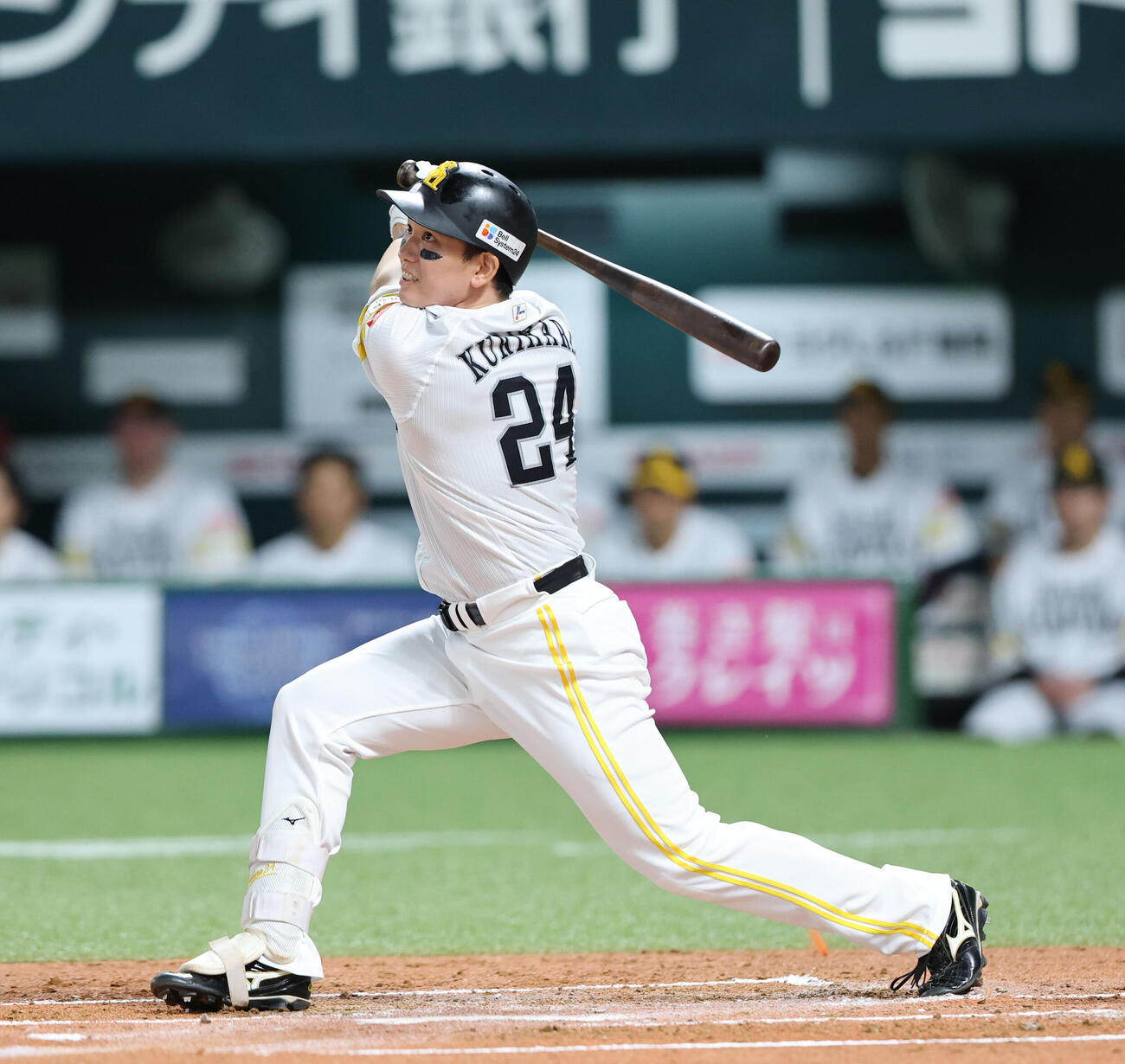ソフトバンク対オリックス　1回裏ソフトバンク無死一、三塁、栗原陵矢は勝ち越しとなる左越え2点適時二塁打を放つ（撮影・梅根麻紀）