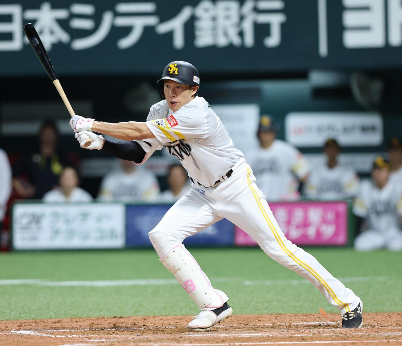 ソフトバンク対オリックス　2回裏ソフトバンク1死、柳田悠岐は左越え二塁打を放つ（撮影・梅根麻紀）