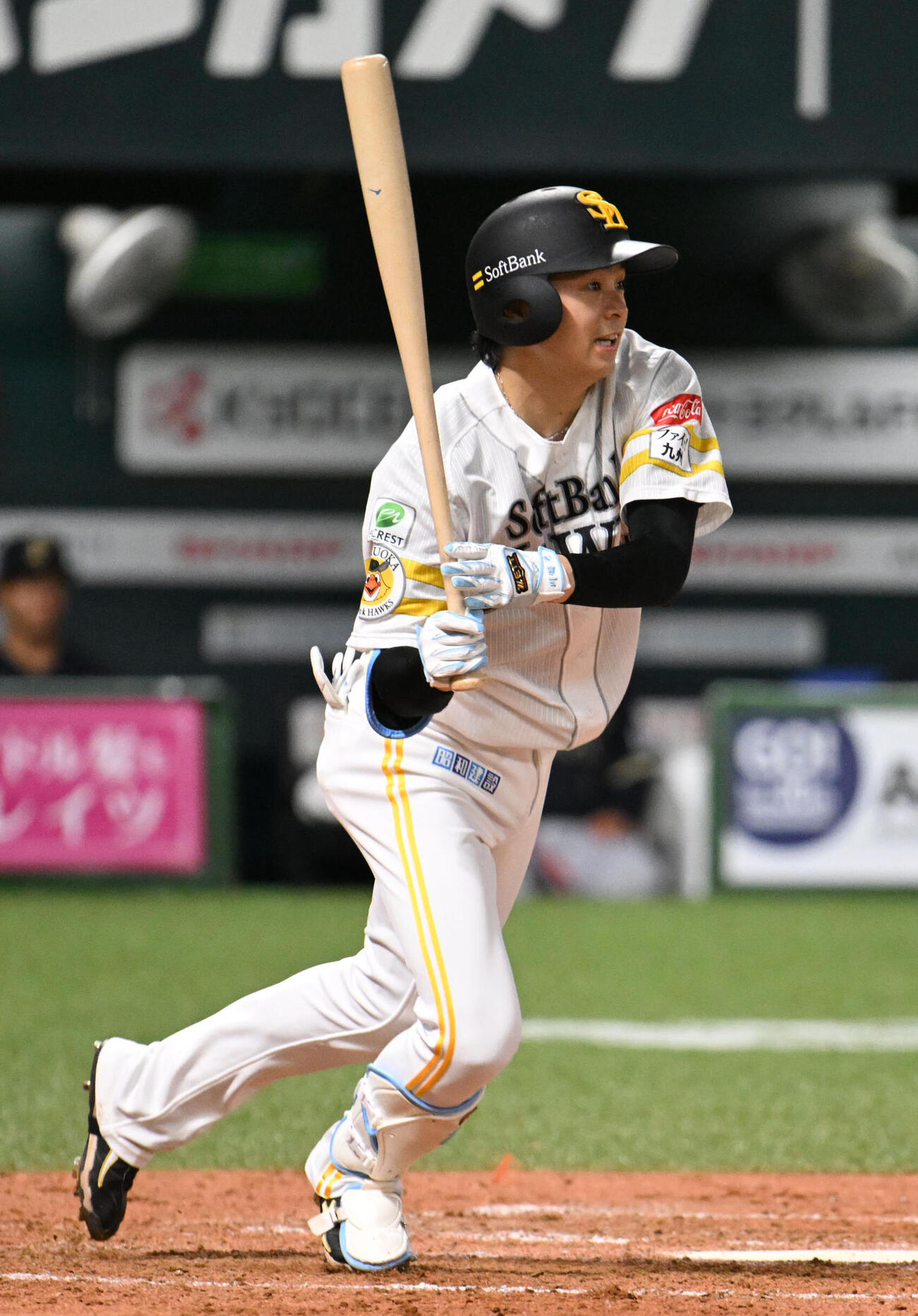 ソフトバンク対オリックス　3回裏ソフトバンク無死、川瀬晃は安打を放ち出塁する（撮影・林敢治）