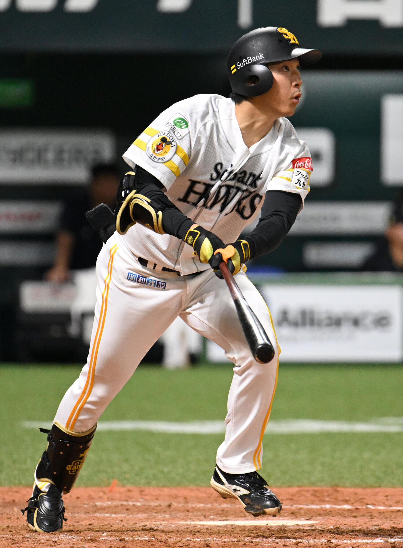 ソフトバンク対オリックス　4回裏ソフトバンク1死一、三塁、柳町達は適時打を放つ（撮影・林敢治）