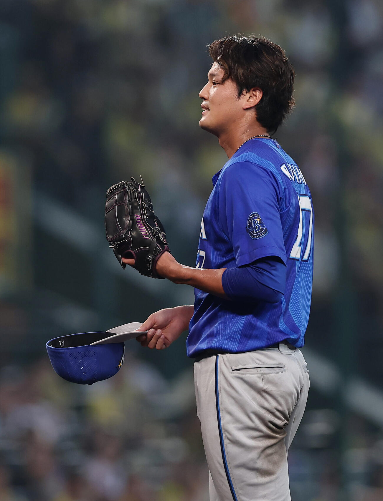 阪神対DeNA 3回裏阪神2死、大山悠輔に死球を与え謝る藤浪晋太郎（撮影・前田充）
