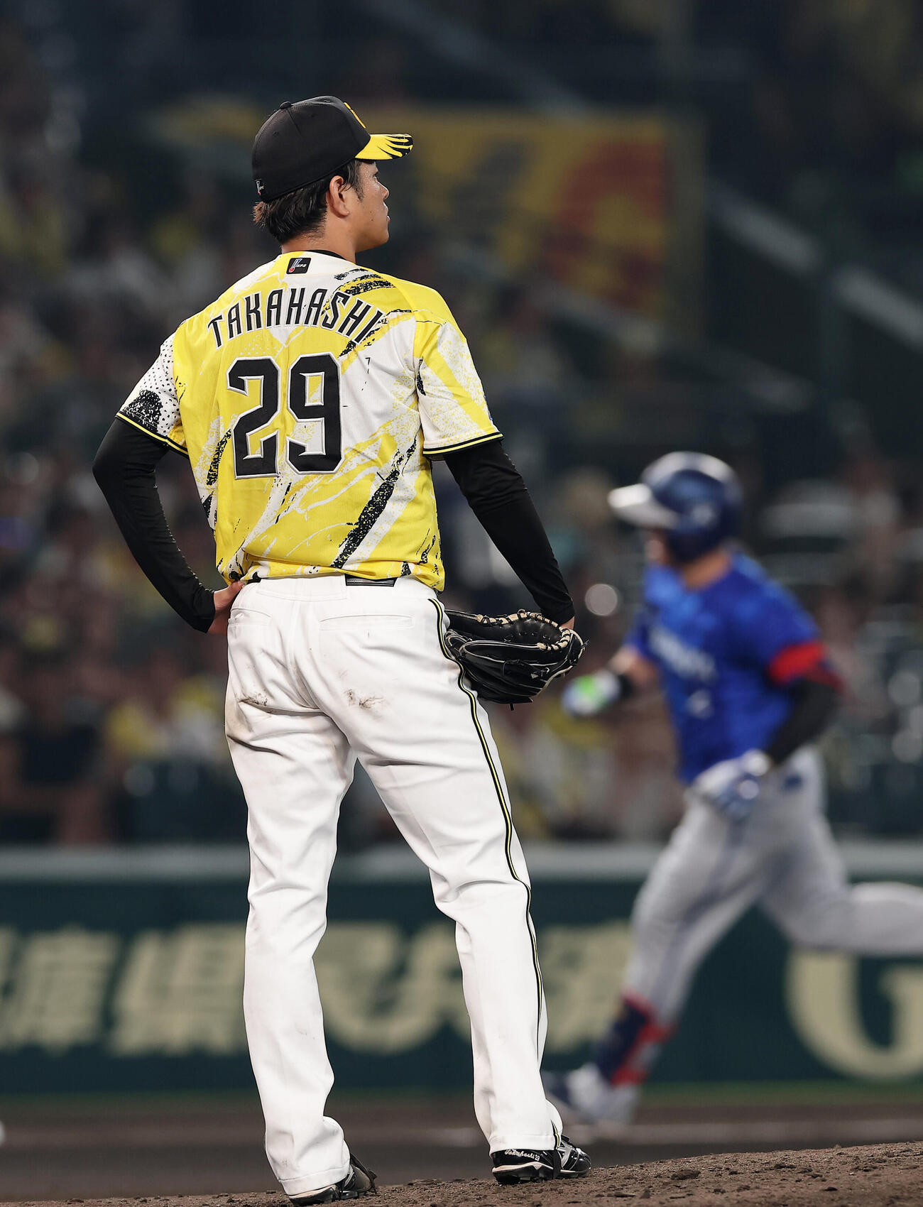 阪神対DeNA 6回表DeNA無死、牧秀悟に勝ち越し本塁打を浴びた高橋遥人（撮影・前田充）