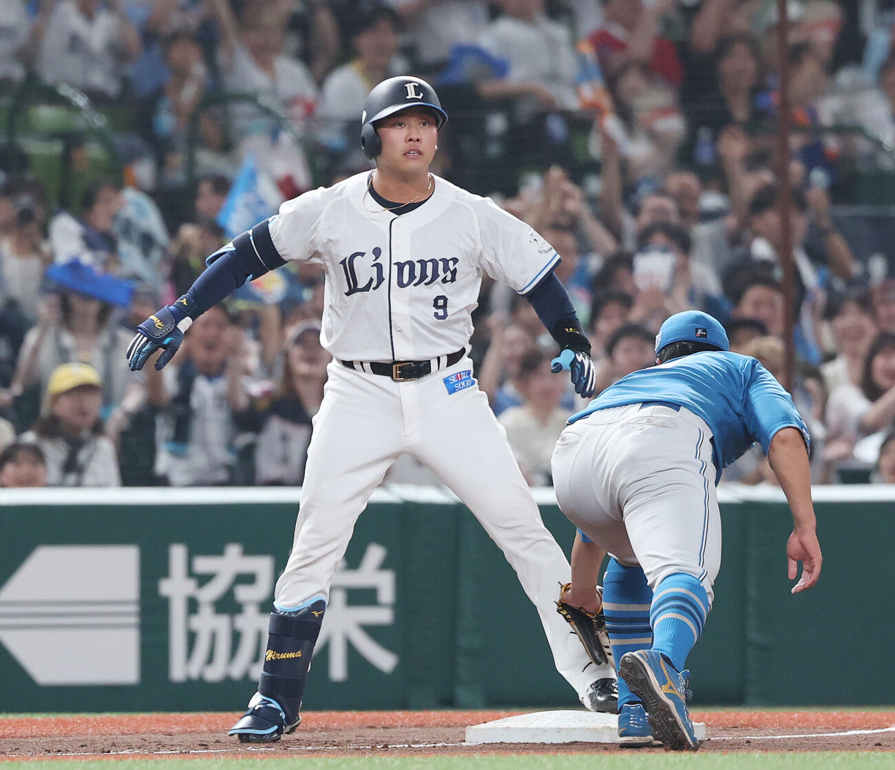 西武対日本ハム　3回裏西武無死一塁、適時打を放った蛭間拓哉（撮影・宮地輝）