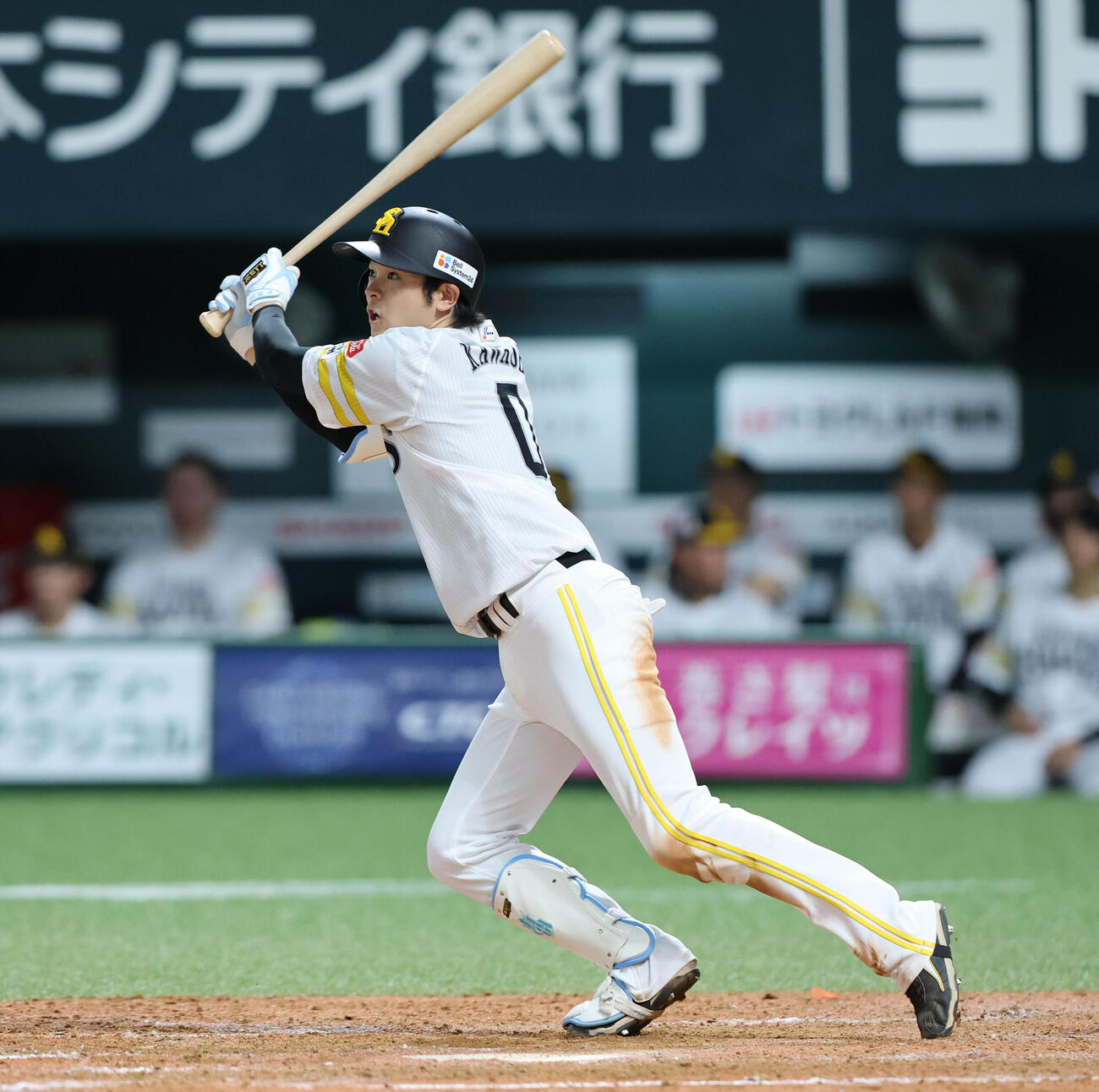 ソフトバンク対オリックス　4回裏ソフトバンク無死二塁、川瀬晃は左越え適時二塁打を放つ（撮影・梅根麻紀）