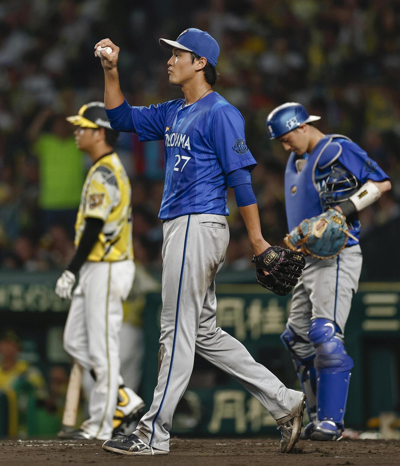 3回、阪神・伏見に同点打を許したDeNA・藤浪＝甲子園