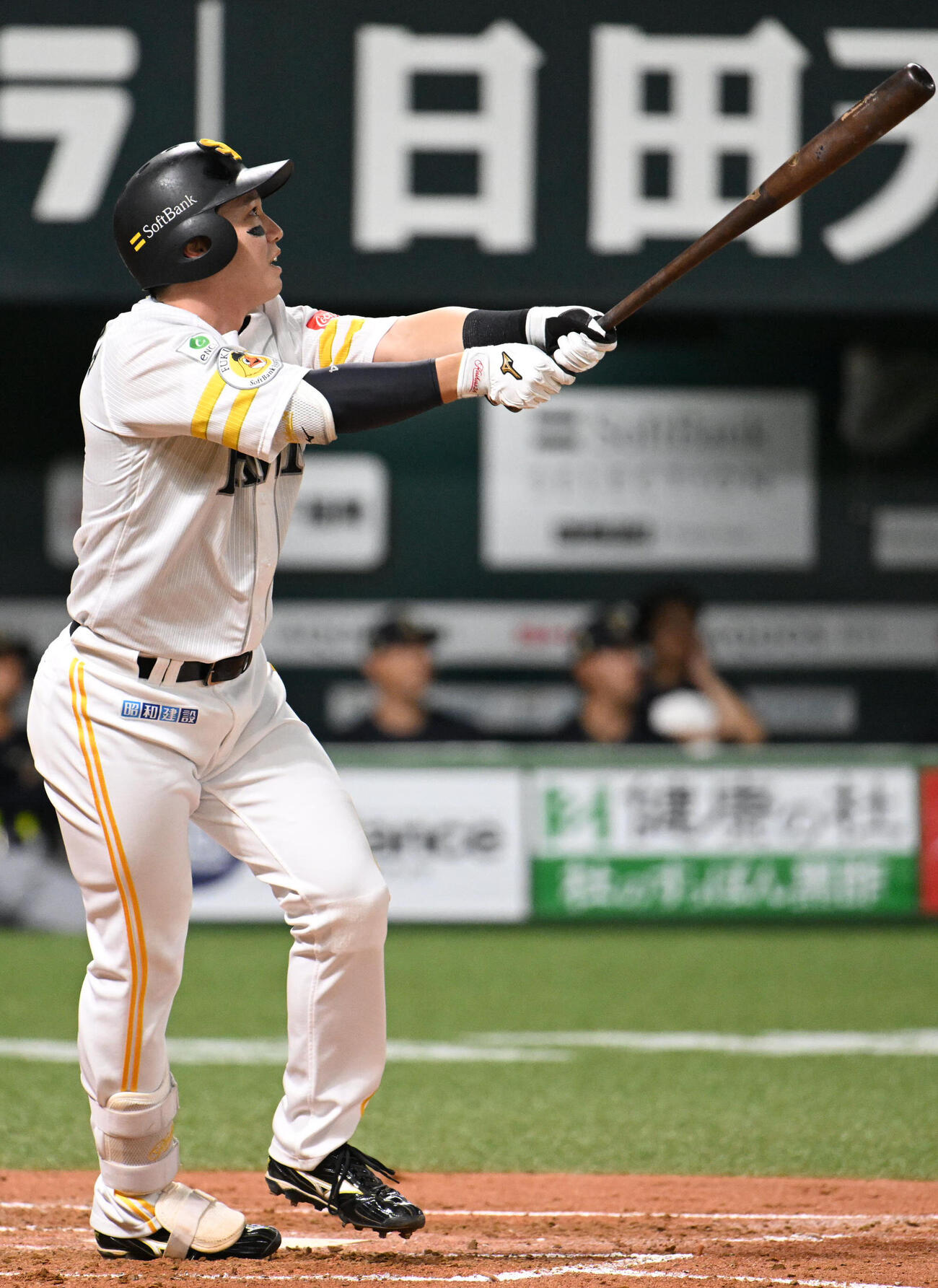 ソフトバンク対オリックス　1回裏ソフトバンク1死、栗原陵矢は左中間に本塁打を放つ（撮影・林敢治）