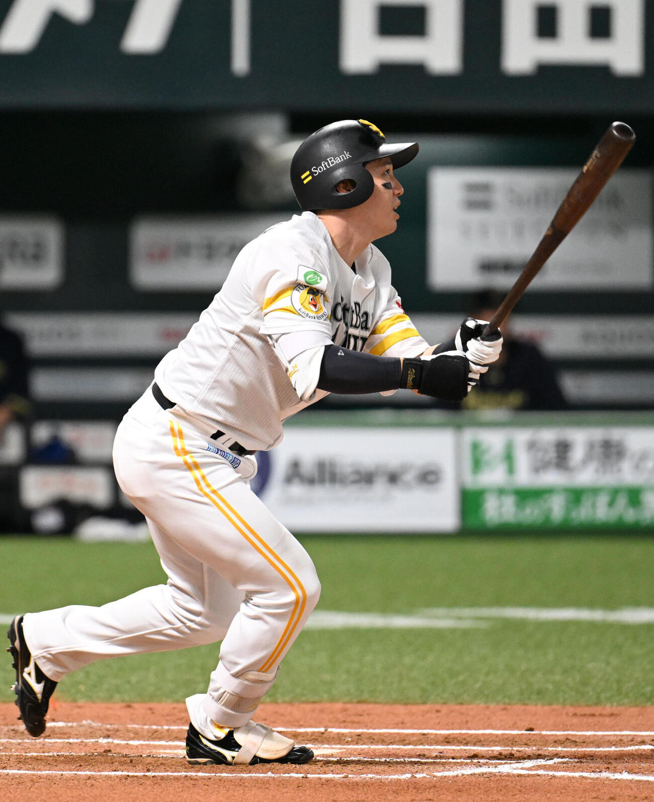 ソフトバンク対オリックス　6回裏ソフトバンク1死、栗原陵矢は中越えに本塁打を放つ（撮影・林敢治）