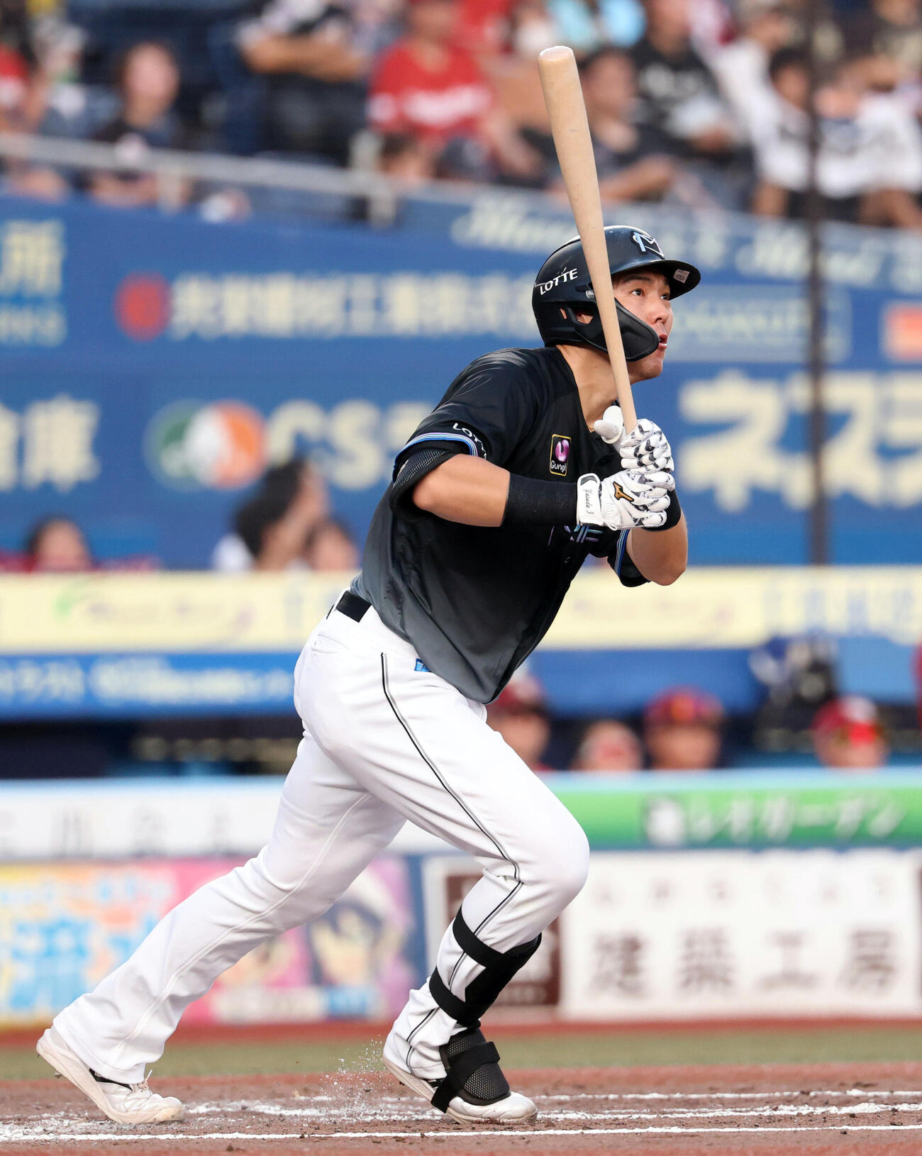 ロッテ対楽天　1回裏ロッテ1死一、二塁、安田尚憲は先制適時二塁打を放つ（撮影・浅見桂子）