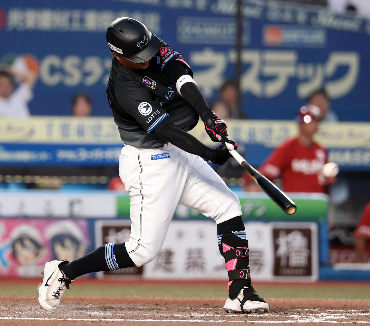 ロッテ対楽天　2回裏ロッテ2死一、二塁、ネフタリ・ソトは3点本塁打を放つ（撮影・浅見桂子）