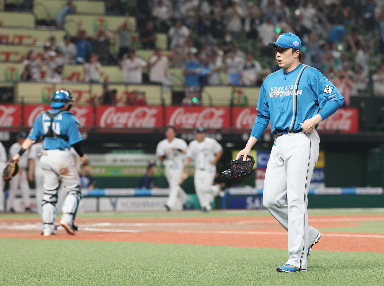 西武対日本ハム　10回裏西武1死、タイラー・ネビンにサヨナラ本塁打を浴びた田中正義（撮影・宮地輝）