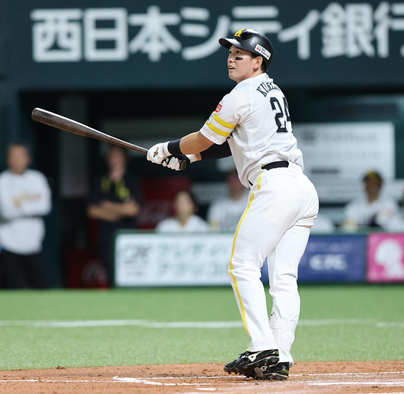 ソフトバンク対オリックス　1回裏ソフトバンク無死一、三塁、栗原陵矢は勝ち越しとなる左越え2点適時二塁打を放つ（撮影・梅根麻紀）