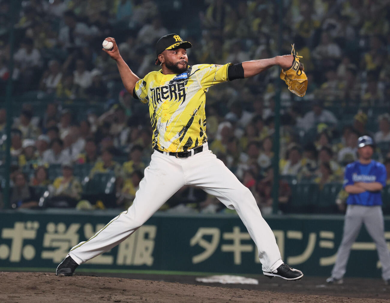 阪神対DeNA　最後を締めた阪神ラファエル・ドリス（撮影・宮崎幸一）