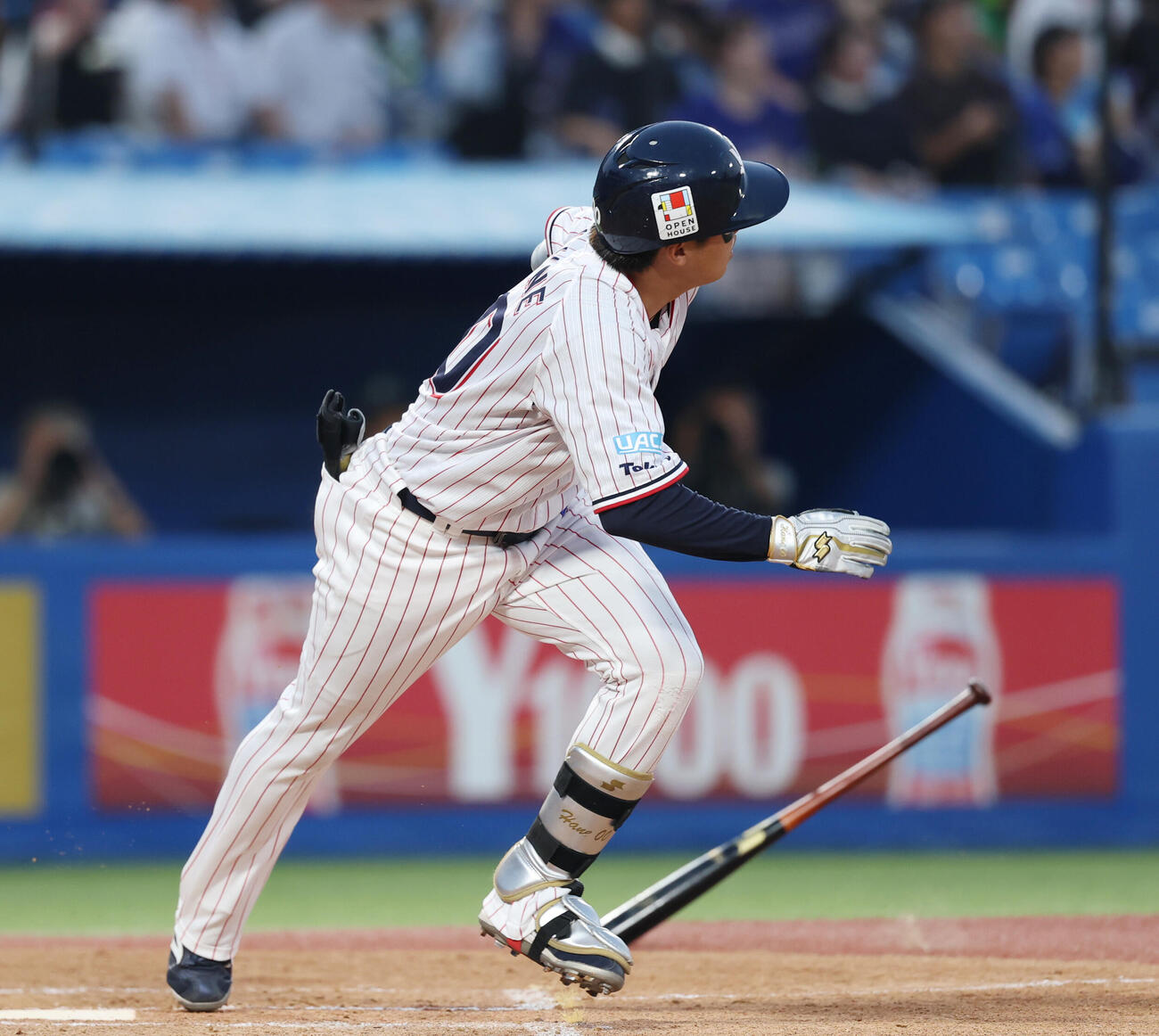 ヤクルト対中日　2回裏ヤクルト2死一、二塁、3点本塁打を放つ赤羽由紘（撮影・増田悦実）