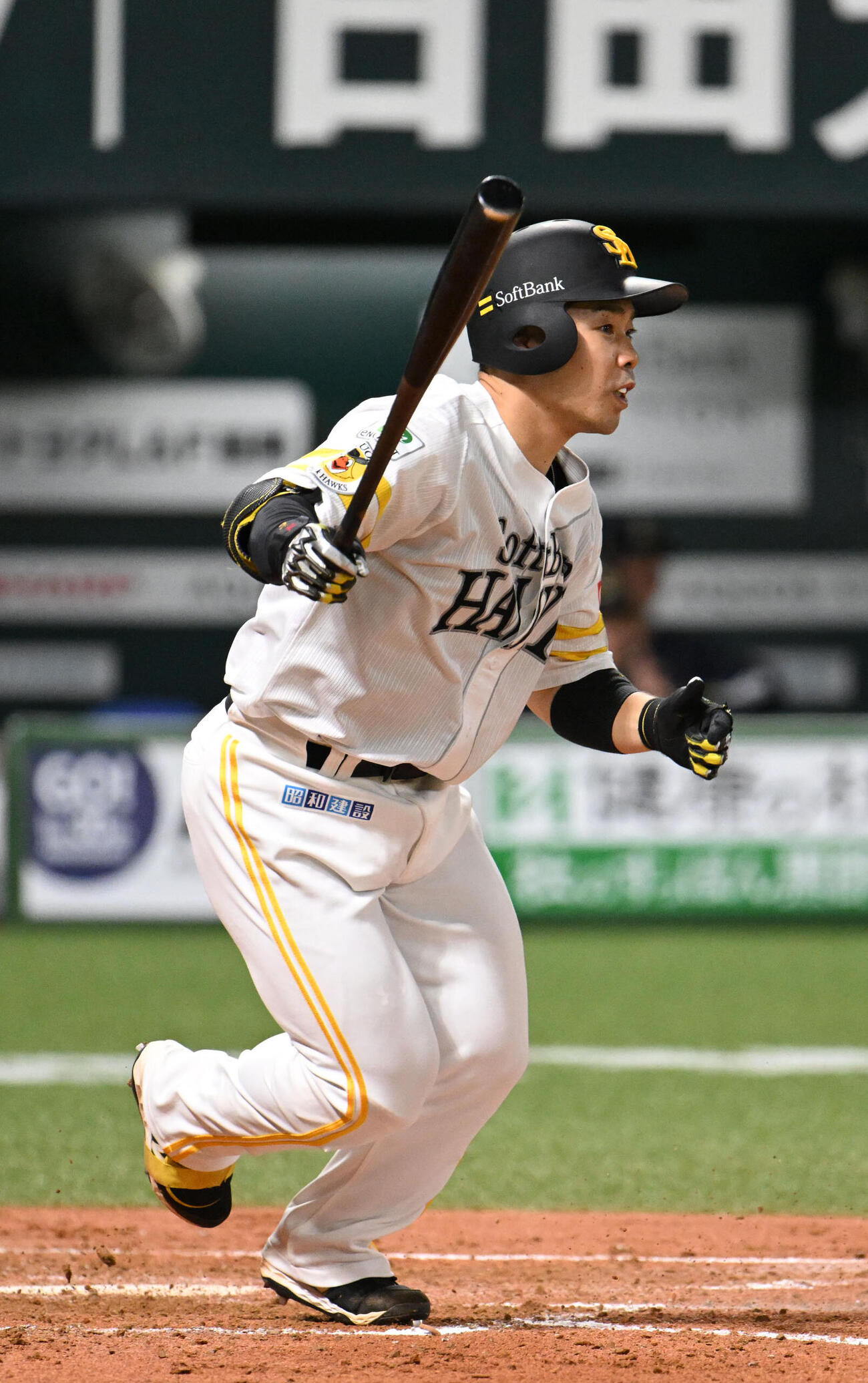 ソフトバンク対オリックス　3回裏ソフトバンク2死一塁、近藤健介は安打を放つ（撮影・林敢治）