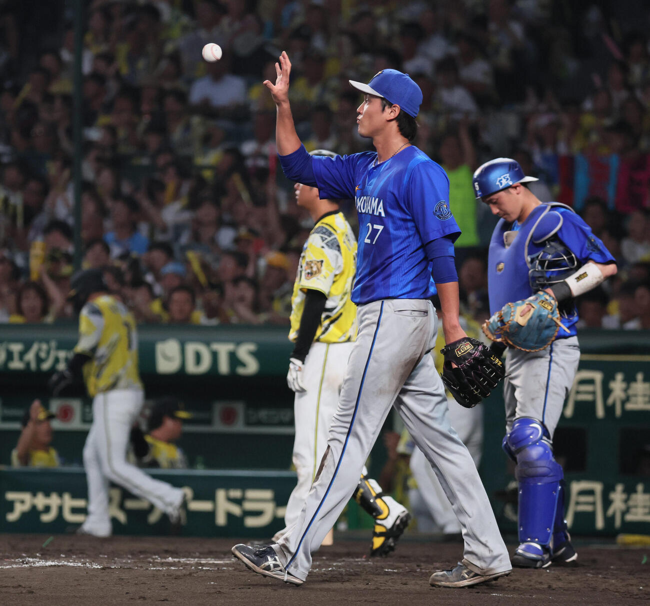阪神対DeNA 3回裏阪神2死満塁、藤浪晋太郎は伏見寅威に同点適時打を浴びる（撮影・宮崎幸一）