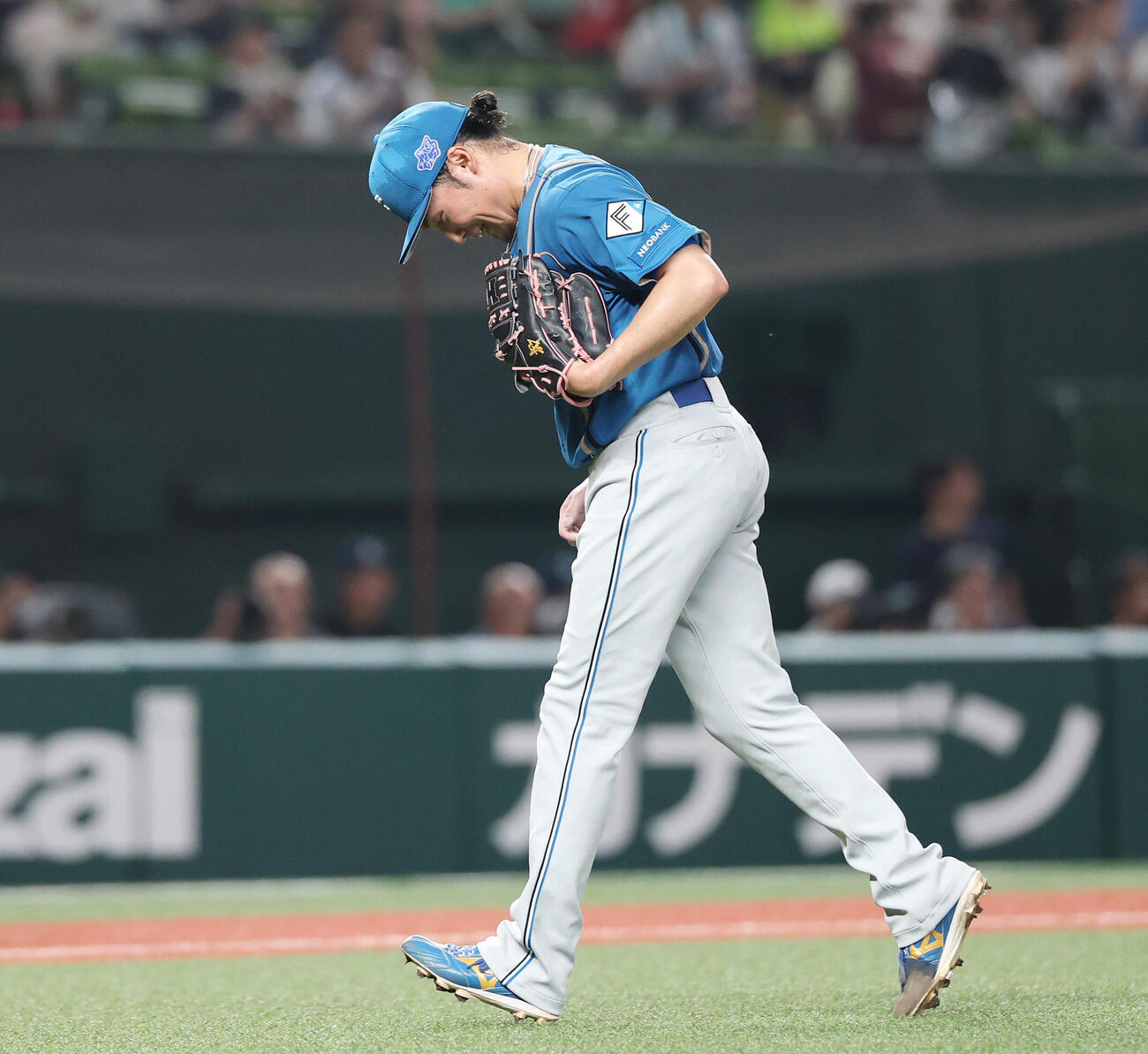 西武対日本ハム　4回裏西武2死二塁、渡部聖弥に適時二塁打を浴びる伊藤大海（撮影・宮地輝）