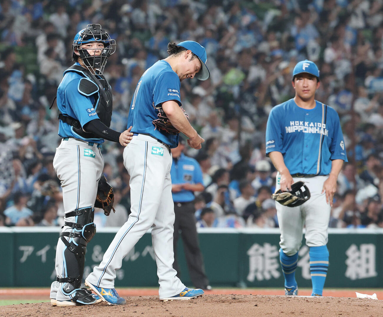 西武対日本ハム　4回裏西武2死二塁、渡部聖弥に適時二塁打を浴びた伊藤大海（撮影・宮地輝）
