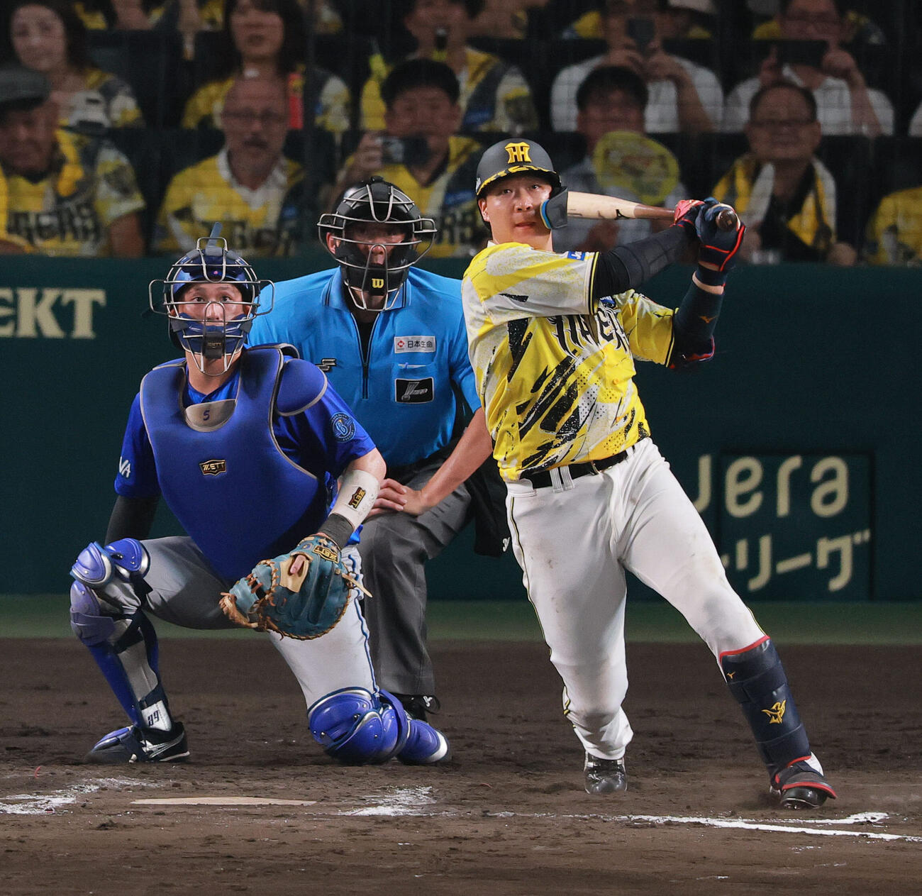 阪神対DeNA 6回裏阪神2死満塁、大山悠輔は2点適時打を放つ（撮影・上山淳一）