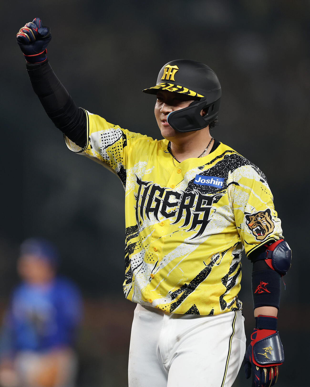 阪神対DeNA 6回裏阪神2死満塁、勝ち越し2点適時打を放ちガッツポーズする大山悠輔（撮影・前田充）