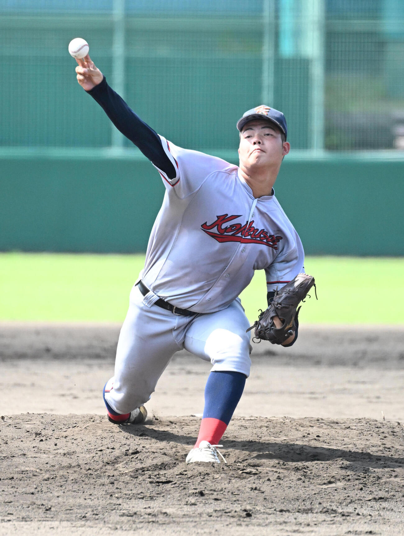 京都翔英対京都国際　京都国際先発の新宅史弥（撮影・石井愛子）