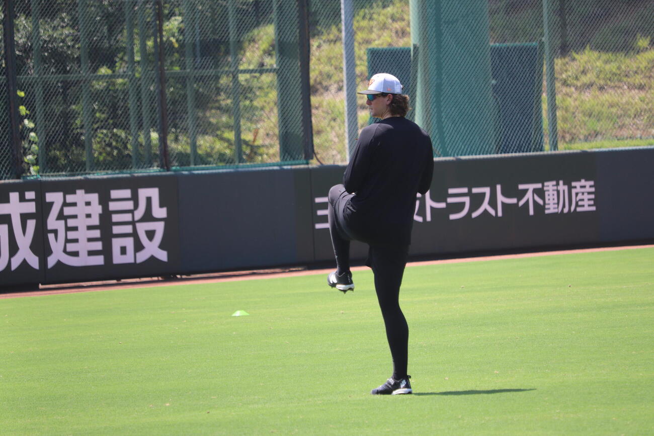 ジャイアンツ球場で調整する巨人フォレスト・ウィットリー