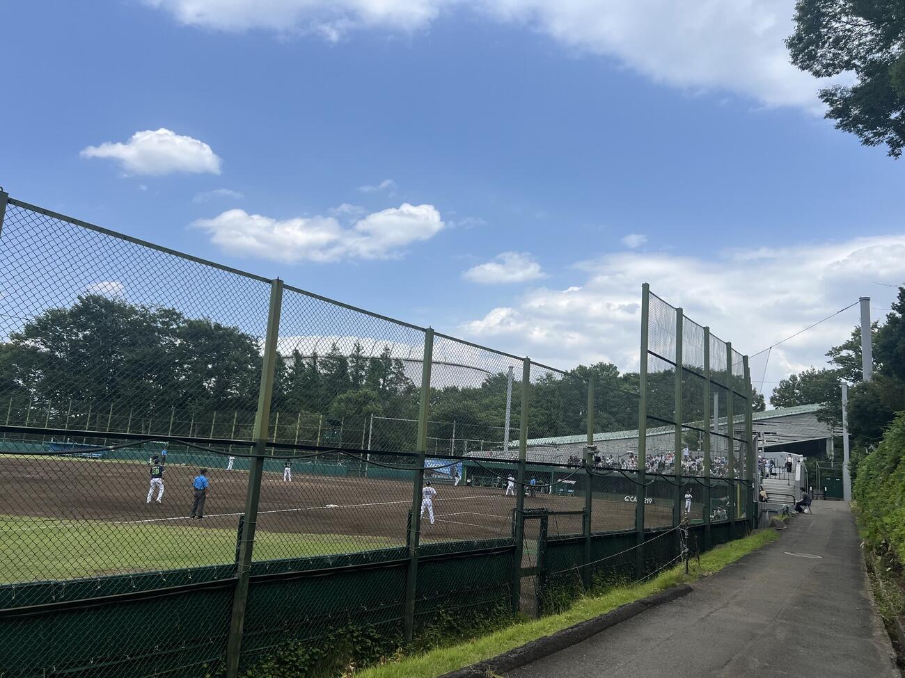 西武2軍球場には現在、照明設備がない（撮影・金子真仁）