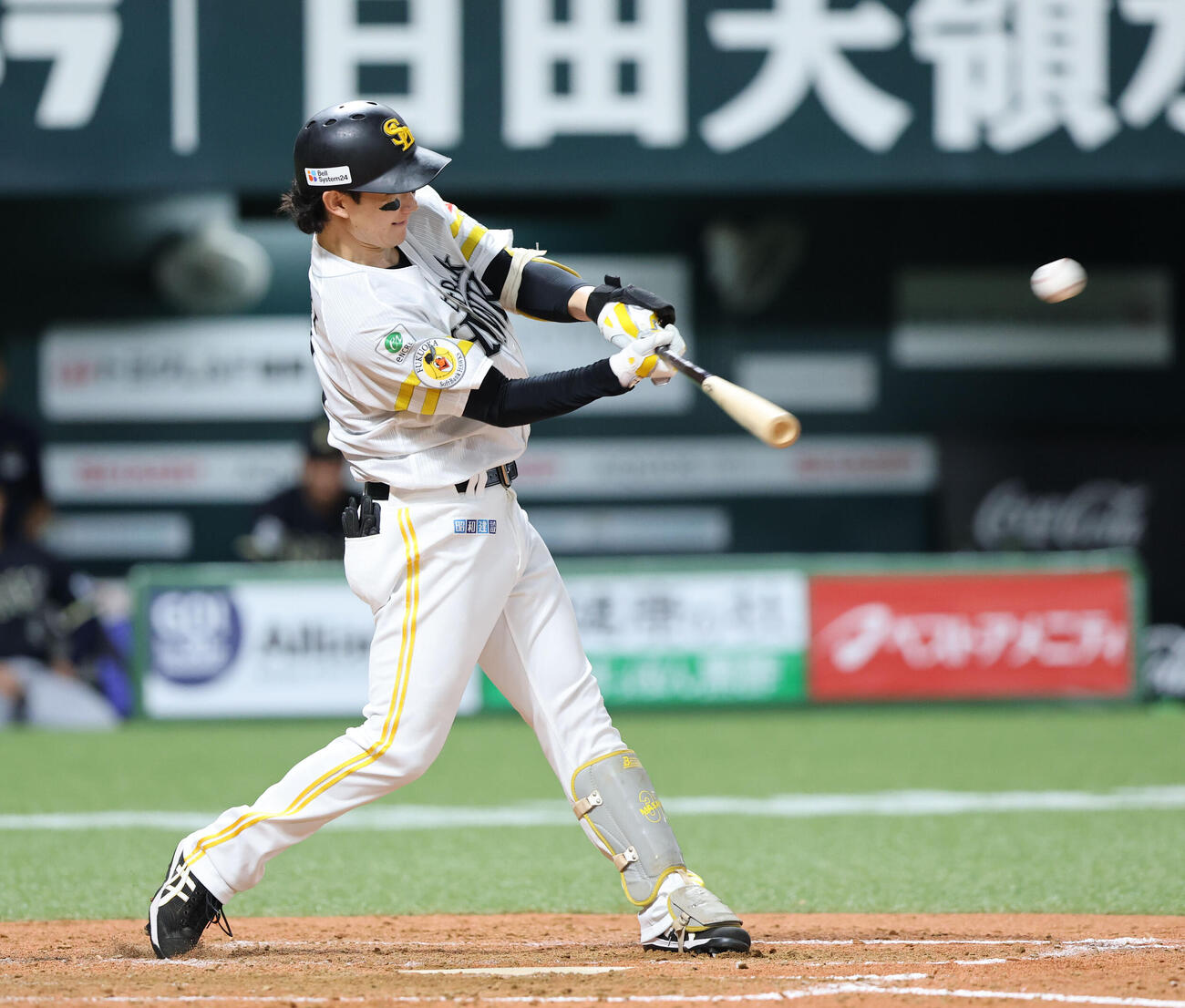 5回裏ソフトバンク無死一塁、正木智也は中越えに逆転となる2点本塁打を放つ（撮影・梅根麻紀）