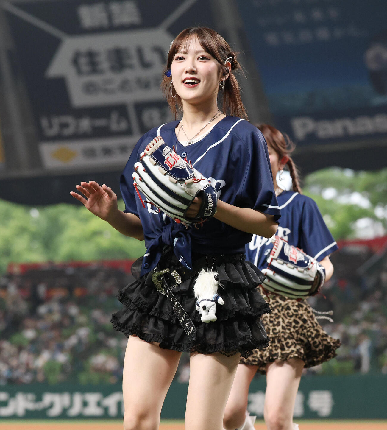 西武対日本ハム　セレモニアルピッチを務めた小関舞（撮影・宮地輝）