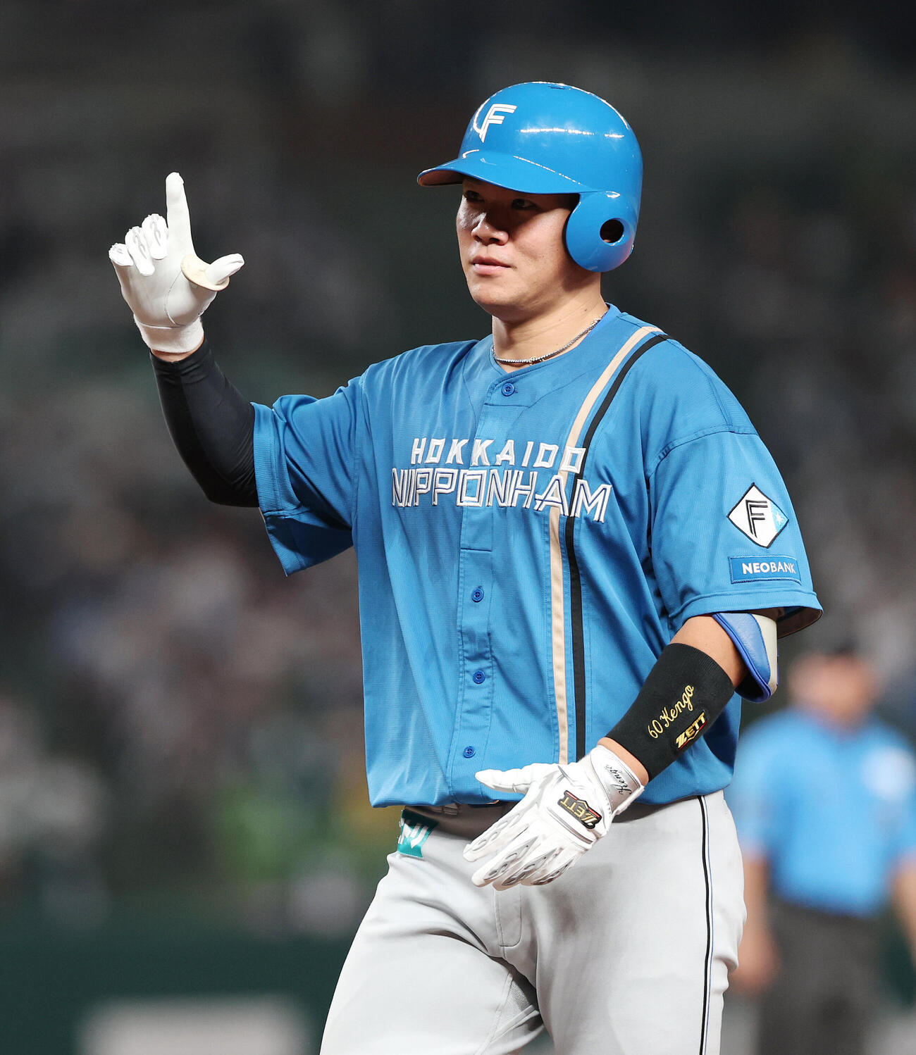 西武対日本ハム　4回表日本ハム2死、左前打を放ちポーズをとる吉田賢吾（撮影・宮地輝）
