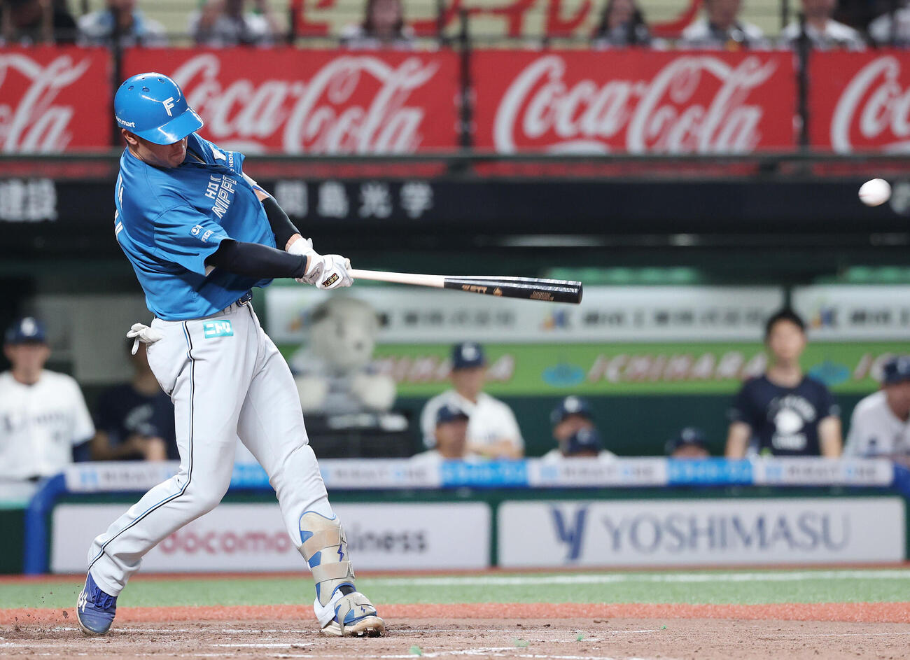 西武対日本ハム　3回表日本ハム2死一塁、左前打を放つ吉田賢吾（撮影・宮地輝）