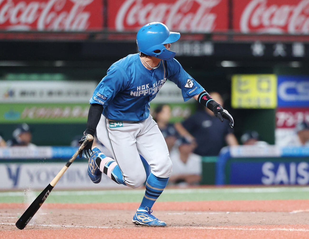 西武対日本ハム　4回表日本ハム2死二、三塁、2点適時打を放つ細川凌平（撮影・宮地輝）