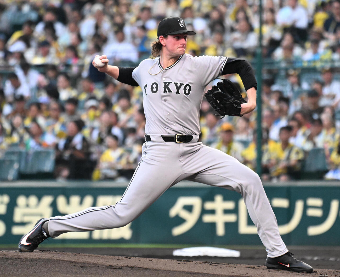 阪神対巨人巨人先発のフォレスト・ウィットリー（撮影・石井愛子）