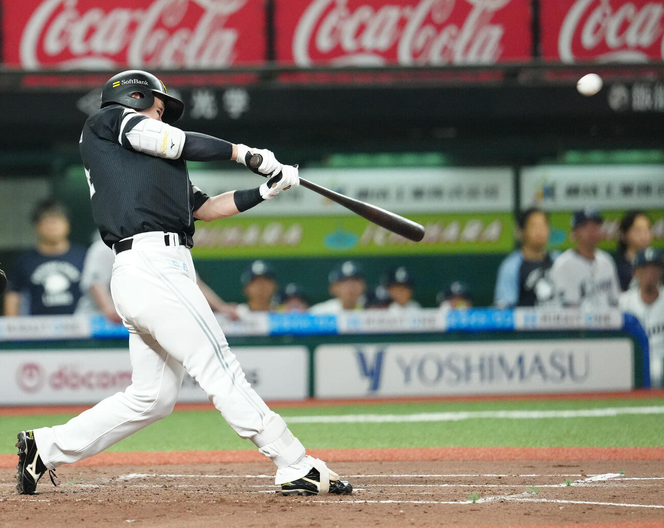 西武対ソフトバンク　4回表ソフトバンク無死一、三塁、30号3点本塁打を放つ栗原陵矢（撮影・江口和貴）