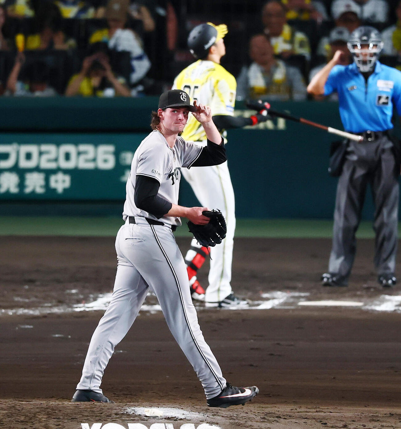 阪神対巨人　6回裏阪神2死満塁、フォレスト・ウィットリーは才木浩人を三振に仕留める（撮影・加藤哉）