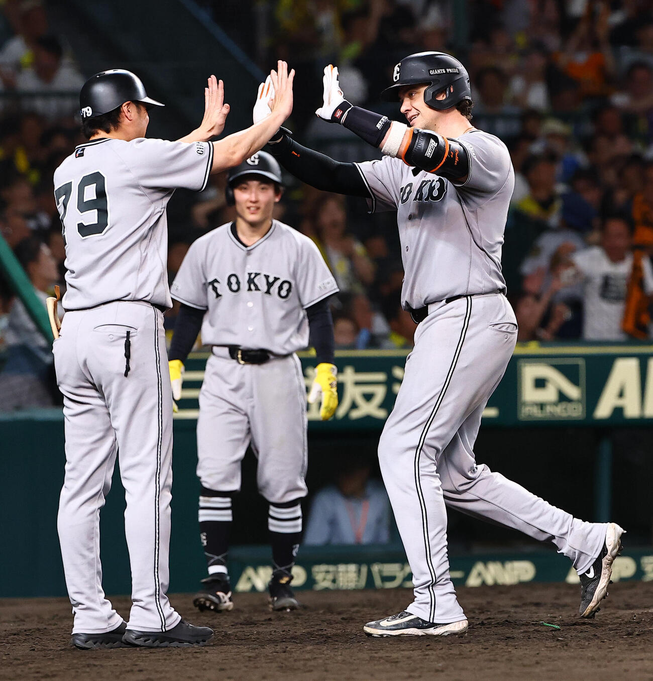 阪神対巨人　9回表巨人2死三塁、ボビー・ダルベックは逆転2点本塁打を放つ（撮影・上田博志）